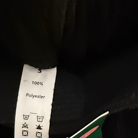 Halara Women's Black Corduroy Shorts - size small - NWT - Picture 3 of 8